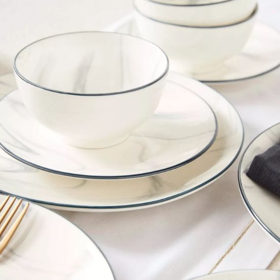 18-Piece porcelain dinner set