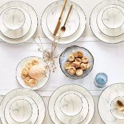 18-Piece porcelain dinner set